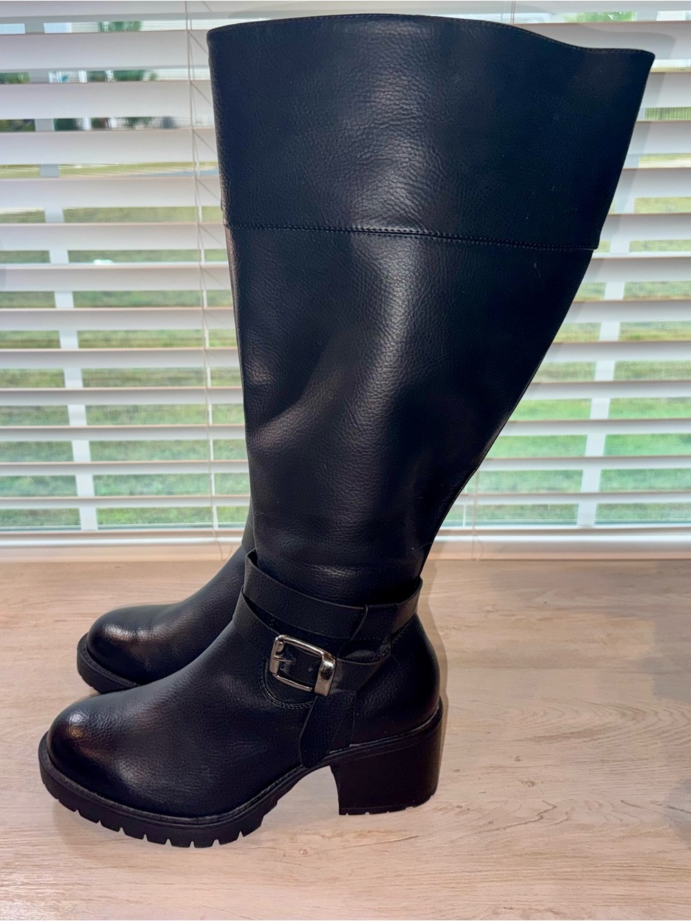 Torrid Black Women's Knee-High Wide Calf Buckle Boots Size 9W